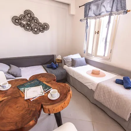 Fresh Renovated Maisonette Close To The Πλατύς Γιαλός