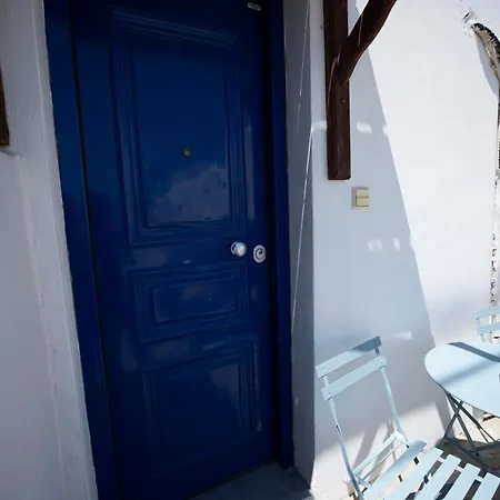 Fresh Renovated Maisonette Close To The Πλατύς Γιαλός