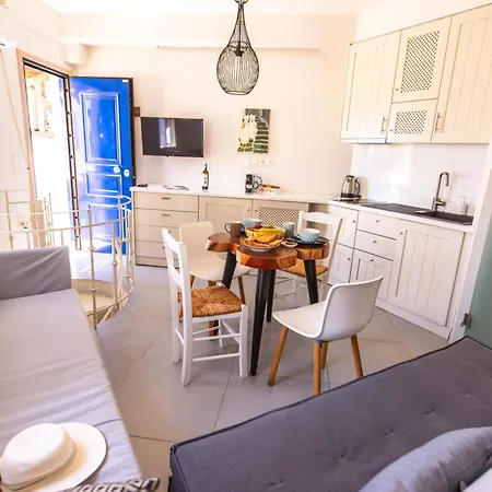 Fresh Renovated Maisonette Close To The Lägenhet *
