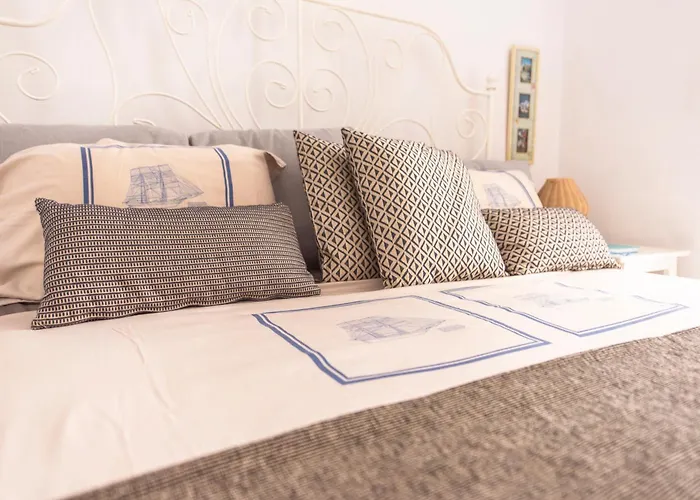 Fresh Renovated Maisonette Close To The *