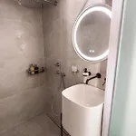 Fresh Renovated Maisonette Close To The Appartement