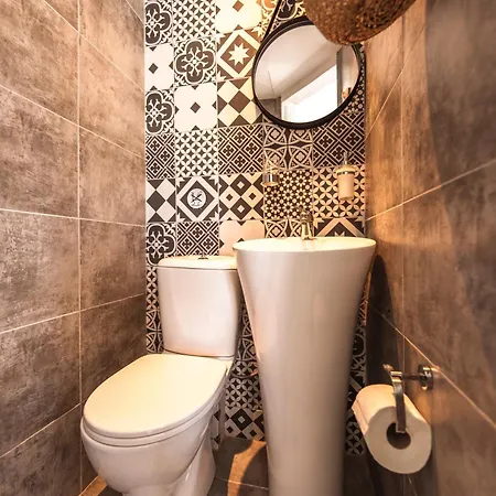 Appartement Fresh Renovated Maisonette Close To The